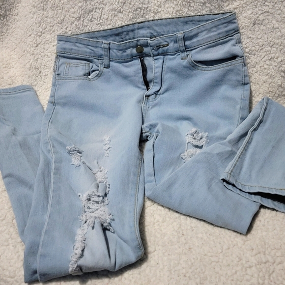 Hi rise, Light blue wash, Distressed skinnies, Size S. NO stains Excellent condi - Picture 4 of 15